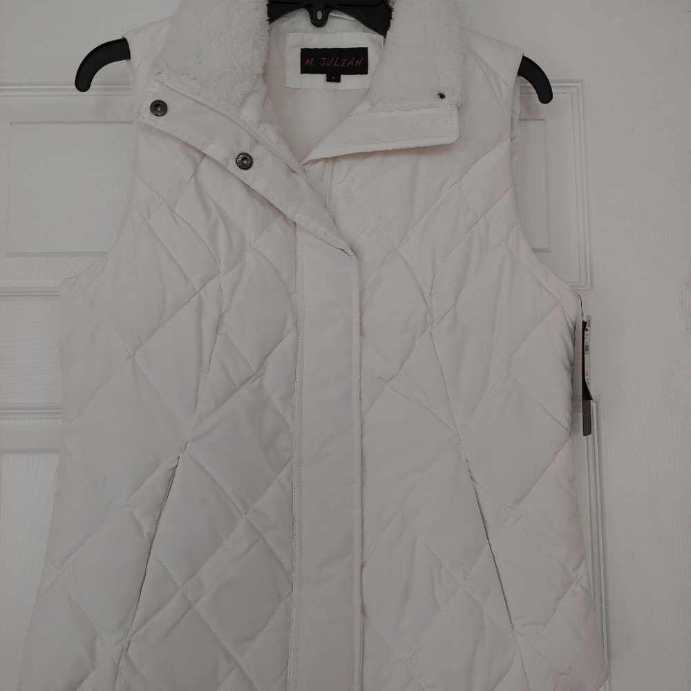 White puffer vest with faux fur